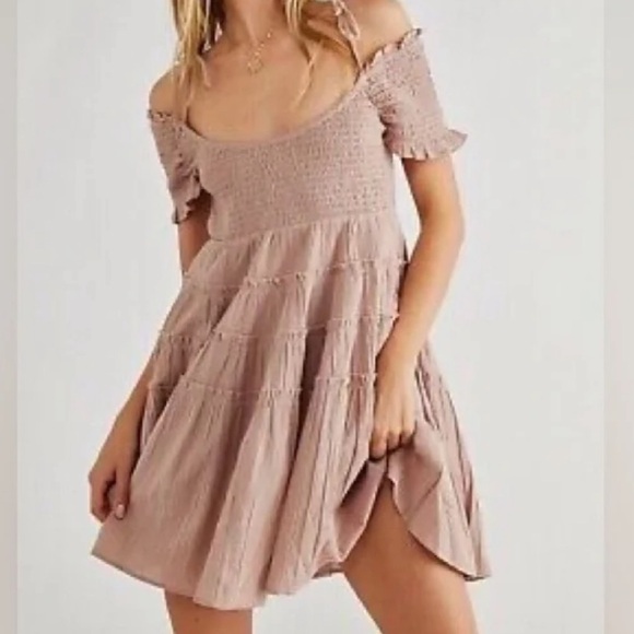 FREE PEOPLE SIZE M HAPPY WITH YOU SMOCKED TIERED MINI DRESS IN MAUVE PINK - Picture 10 of 10